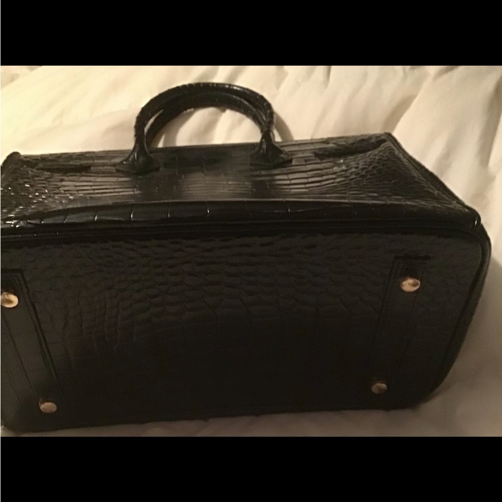 Luxurious Black Embossed Leather Crocodile Bag Gold HW - Picture 11 of 13